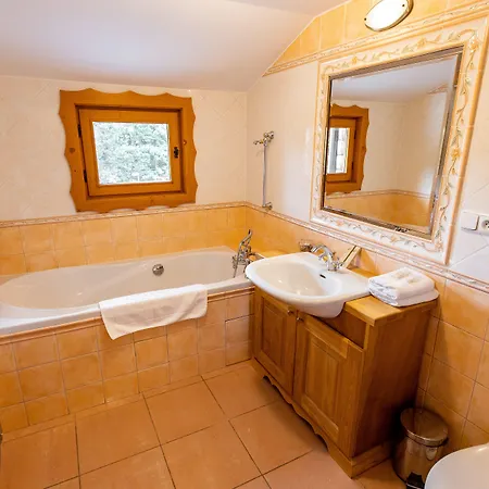 Koliba Expo Hotell 3*